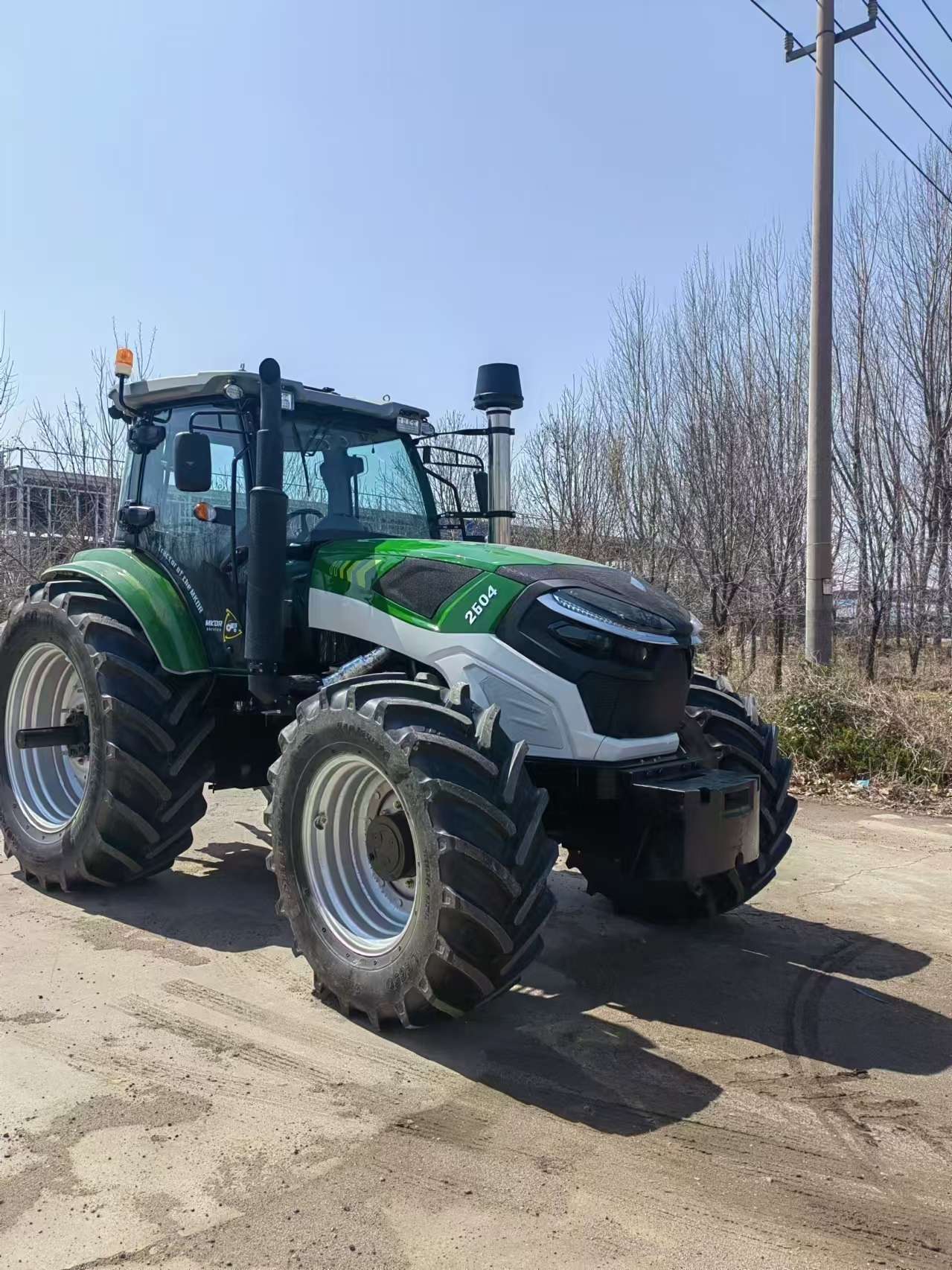 Полноприводной трактор 220HP в продаже