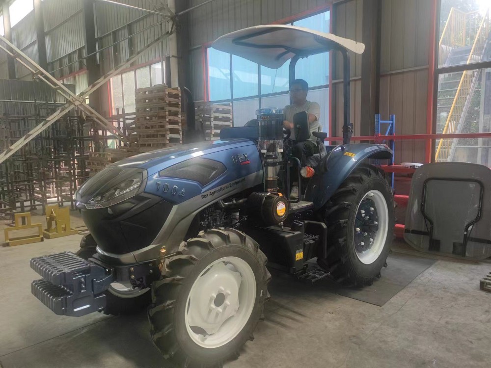 трактор мощностью 100 л.с. с кондиционером кабина